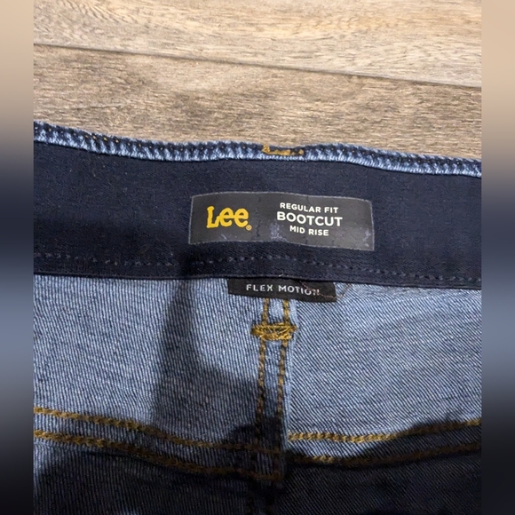 Lee Regular Fit Bootcut mid Rise Flex Motio Women's Blue Jean. Unique With Snaps - Picture 5 of 8